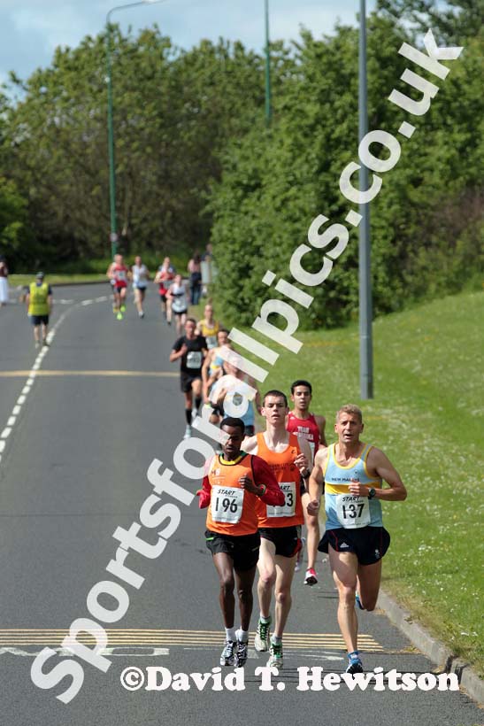 Wondiye Fikre Indelbu and James Bulman lead the Newton Aycliffe 10k Road Race.